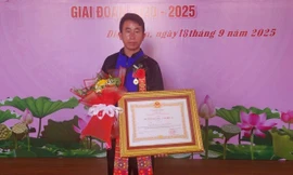 Tặng Huân chương Lao động hạng Nhất cho Trưởng bản Mùa A Thi cứu 90 người