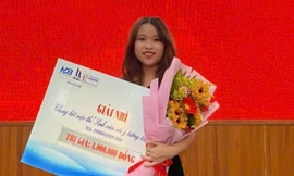 Lâm Thị Tú Anh – Nữ sinh Kỹ thuật chinh phục loạt giải thưởng khởi nghiệp và học bổng danh giá