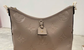 Phát hiện hàng loạt túi xách mạo danh thương hiệu Chanel, Hermes tuồn vào Việt Nam