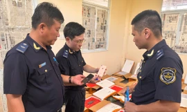 Bắt giữ gần 5.000 điện thoại iPhone, OPPO 'tuồn' lậu vào Việt Nam