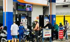 Lo đóng cửa cây xăng khi Hà Nội cấm xe máy trong vành đai 1
