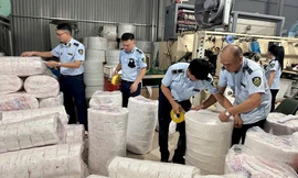 Triệt phá cơ sở sản xuất bỉm trẻ em, băng vệ sinh giả quy mô 'khủng'