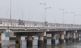 Cấm ô tô qua cầu Bình Triệu 1, TPHCM đến 30/11