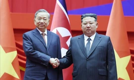 Chủ tịch Kim Jong Un chủ trì lễ đón trọng thể Tổng Bí thư Tô Lâm thăm Triều Tiên