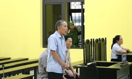 Tạm dừng phiên tòa xử vụ gây thất thoát tài sản tại Công ty Đầu tư và phát triển nhà Cà Mau