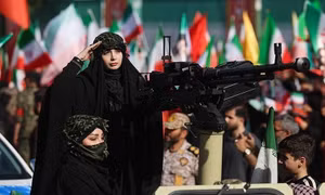 Phụ nữ Iran tuần hành ủng hộ các lượng lượng vũ trang Iran chống Mỹ và Israel. Ảnh: Tasnim.