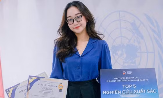 Nữ ‘Sinh viên 5 tốt’ Ngoại giao và hành trình kết nối nghiên cứu với hoạt động sinh viên 