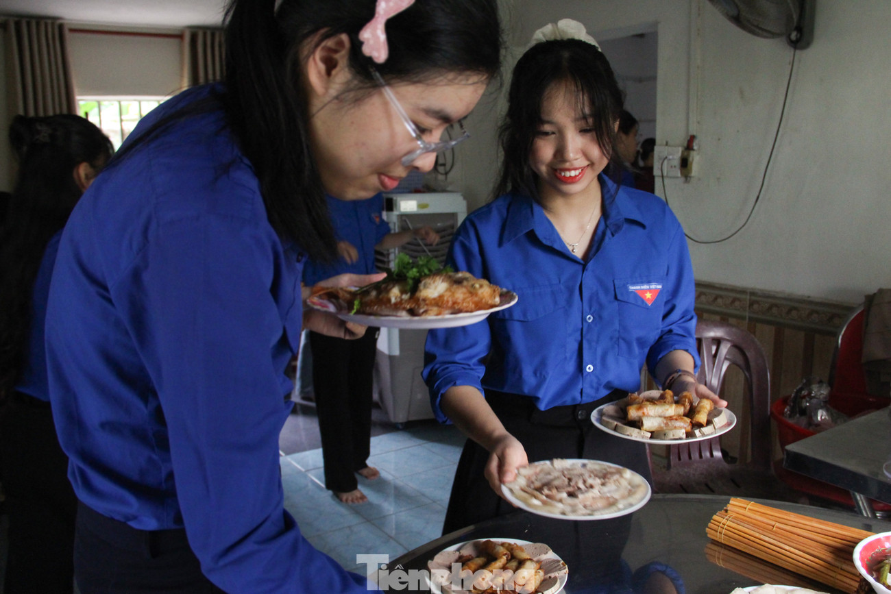 tp-da-nang-bua-com-ben-me-8.jpg