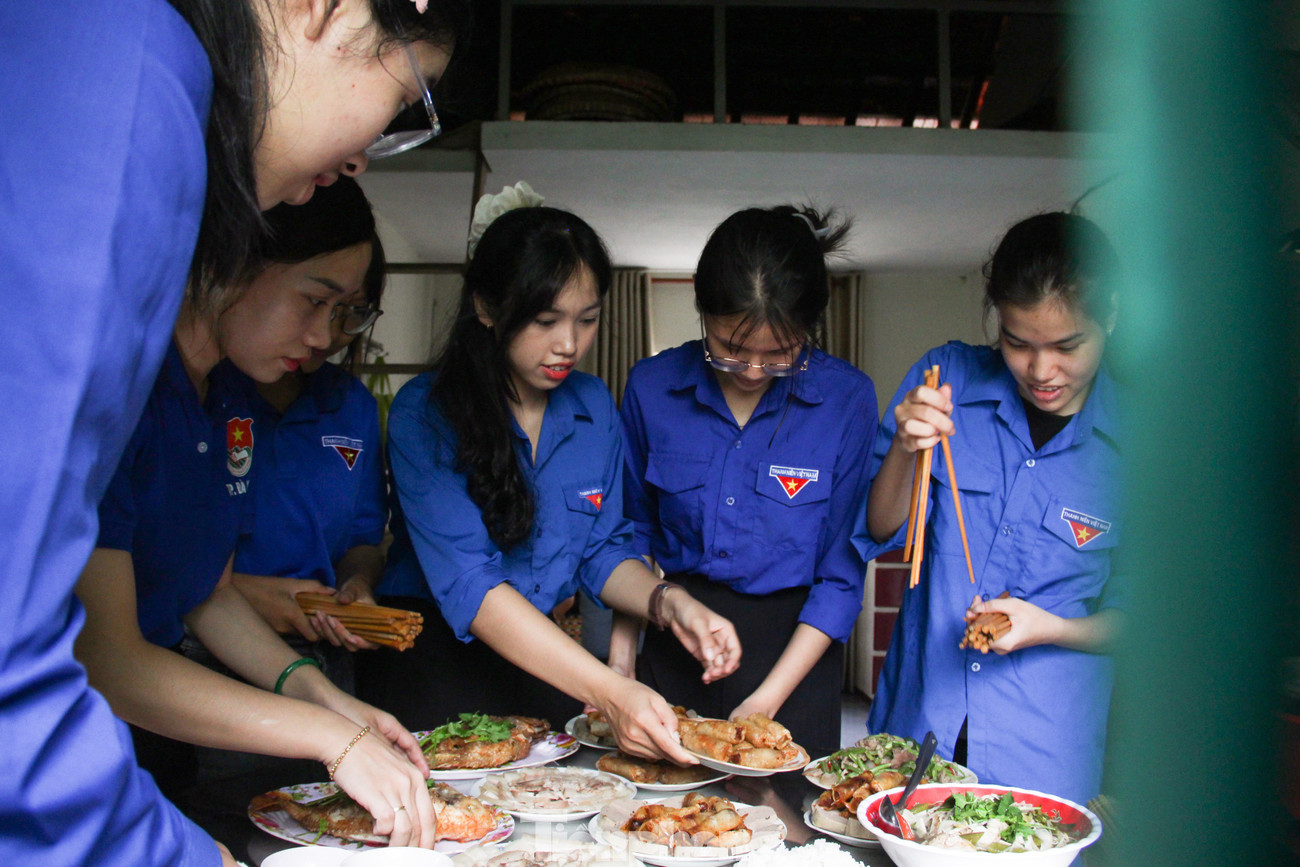 tp-da-nang-bua-com-ben-me-11.jpg
