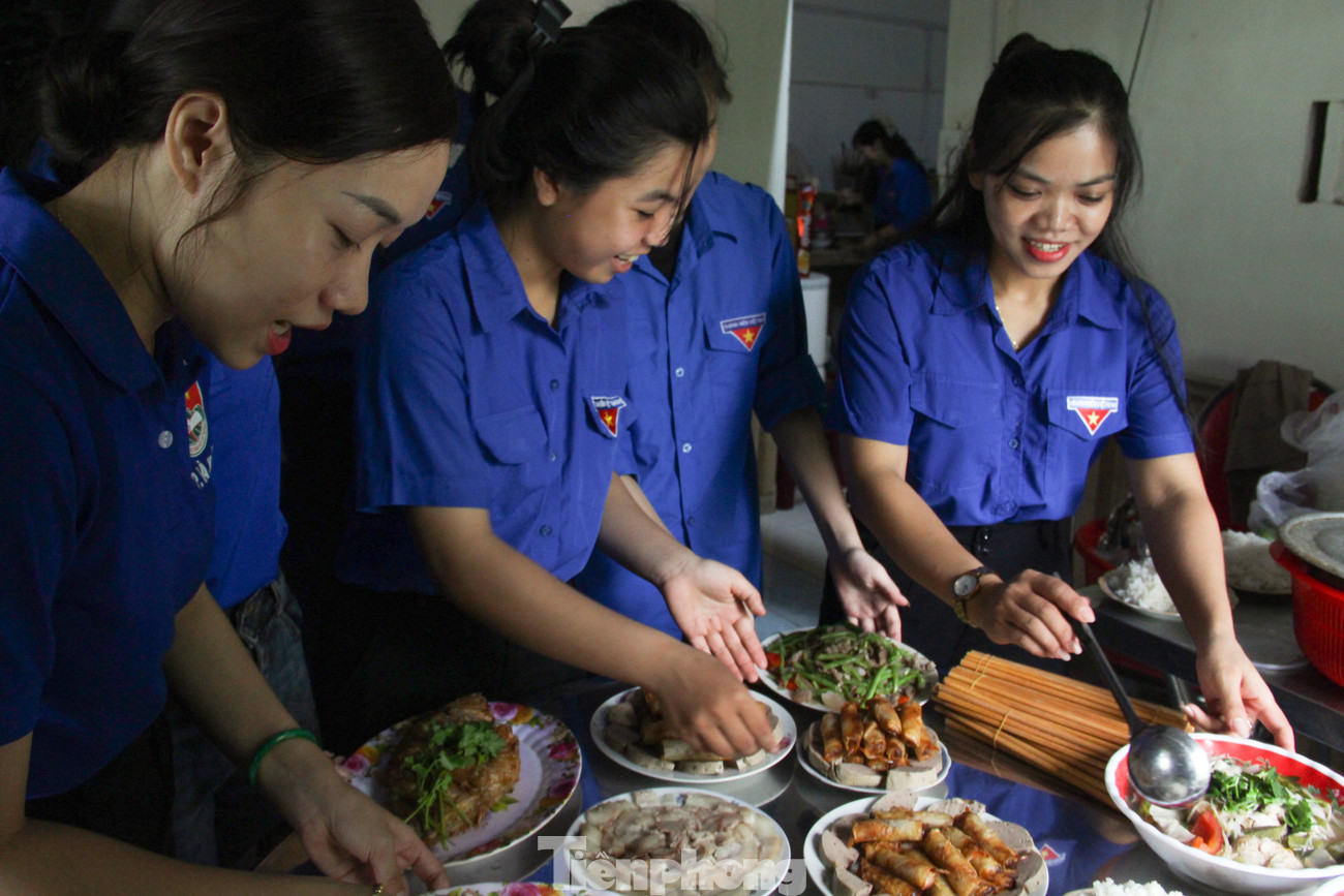tp-da-nang-bua-com-ben-me-10.jpg