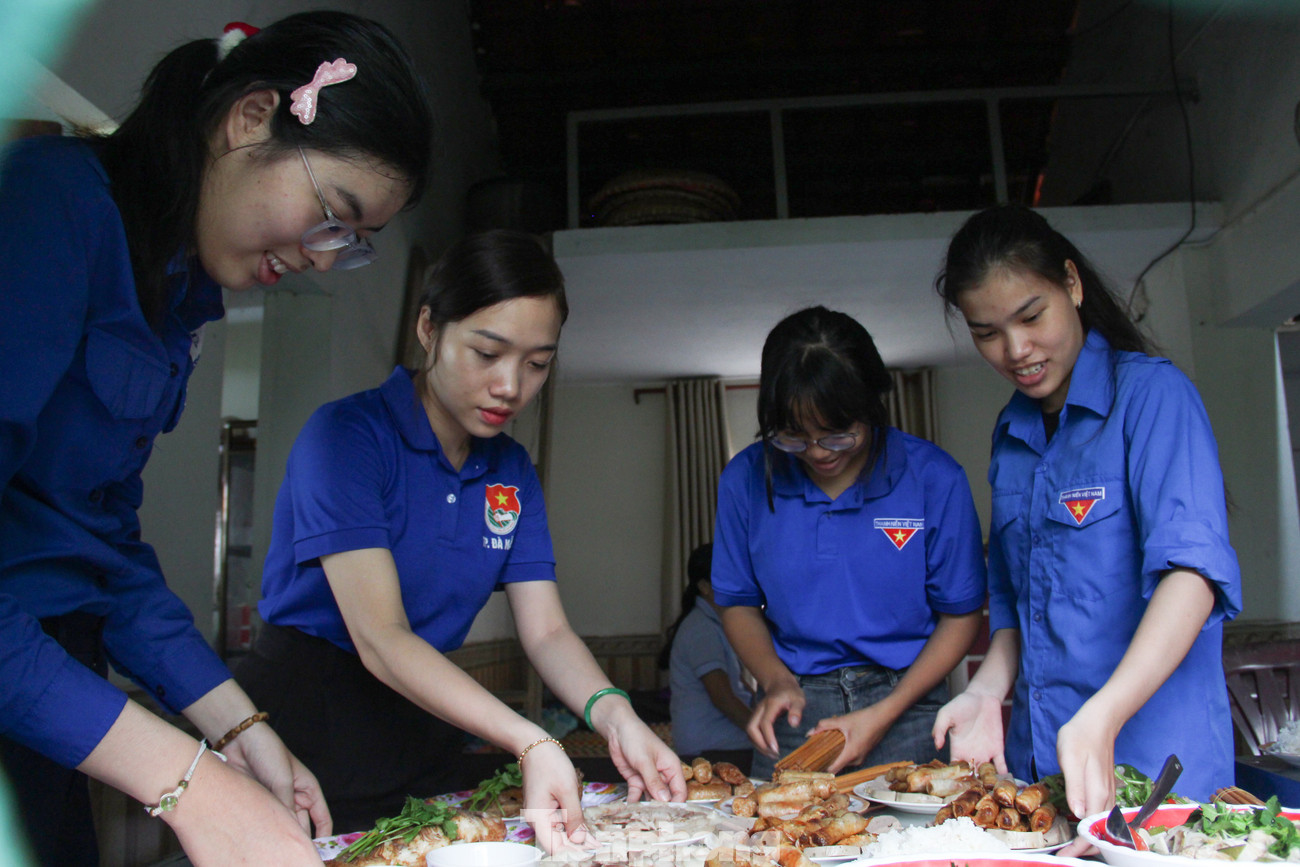 tp-da-nang-bua-com-ben-me-12.jpg