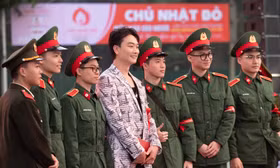 Diễn viên Trọng Lân cùng các bạn trẻ check-in ‘Chủ Nhật Đỏ’, lan tỏa tinh thần sẻ chia
