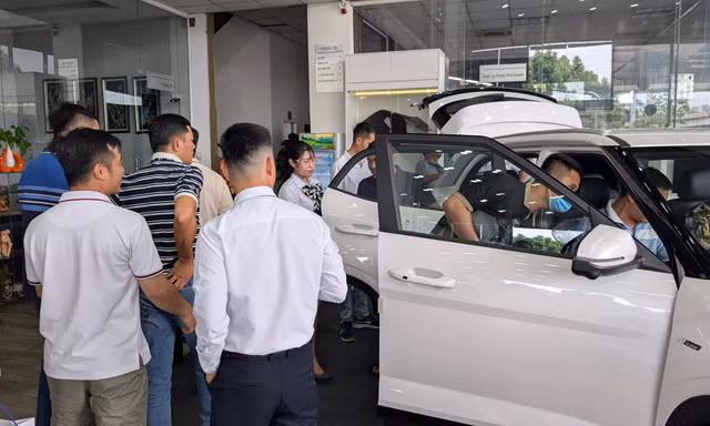 Doanh số bán ô tô xác lập đỉnh mới trong năm 2025