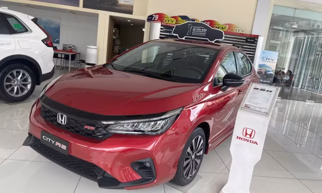 Thị trường ô tô 'nóng' trước tháng Ngâu: Có xe SUV giảm hơn 350 triệu