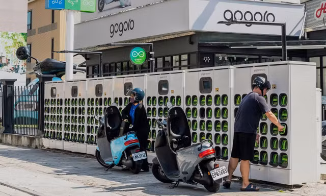 Những giải pháp cho bài toán sạc xe máy điện