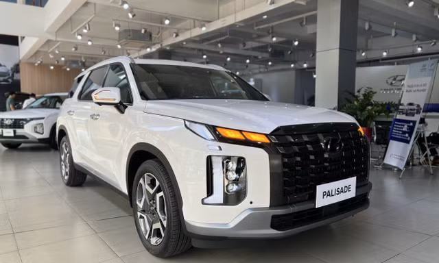 SUV cỡ lớn của Hyundai giảm giá sâu xuống ngang xe hạng D