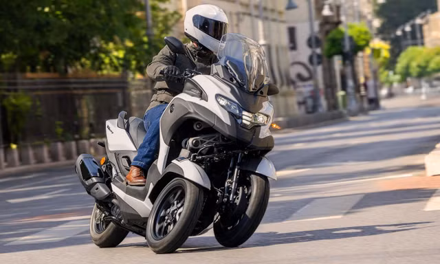Yamaha trình làng xe máy 3 bánh có túi khí