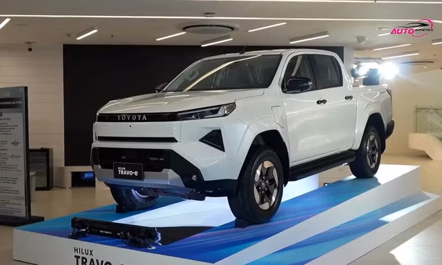 Ảnh thực tế bán tải điện đầu tiên của Toyota