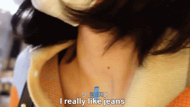 Lisa hào hứng khi thấy gian hàng quần jeans