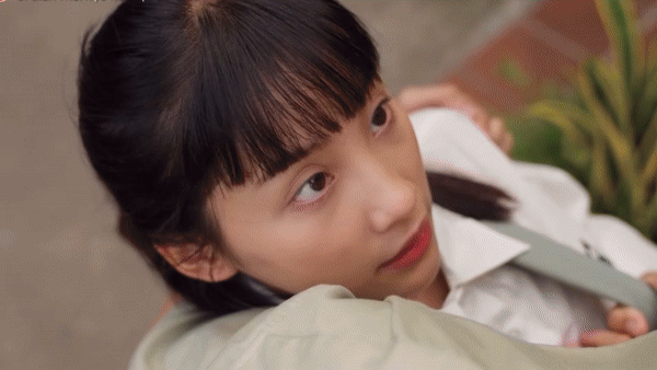 Khoảnh khắc đầy éo le của ba người. Khoảnh khắc đầy éo le của ba người.