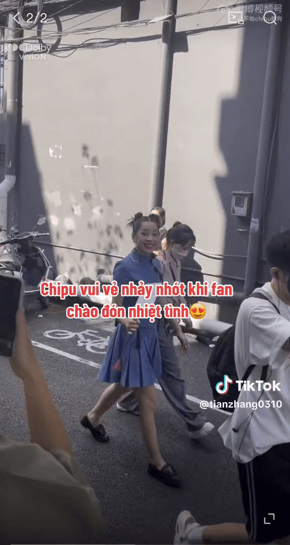 Chi Pu hào hứng khi có fan chờ đón. Nguồn: @tianzhang0310