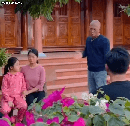 Nam diễn viên còn tự tát mình nhiều lần để có cảnh quay chân thực