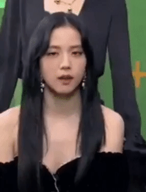 Jisoo có biểu hiện kém tươi tắn Jisoo có biểu hiện kém tươi tắn