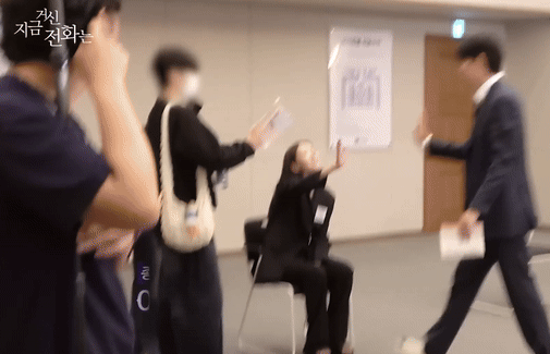 Ở hậu trường, hai diễn viên rất thân thiết. Ở hậu trường, hai diễn viên rất thân thiết.