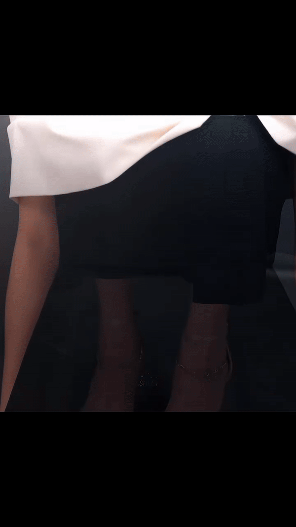 Khán giả cho rằng đây là ẩn ý của biên kịch. Khán giả cho rằng đây là ẩn ý của biên kịch.