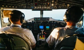 Vì sao Mỹ cấm phi công ngủ trên máy bay?