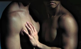 Dùng chăn bịt miệng bạn tình đồng tính cho khỏi kêu la dẫn đến tử vong