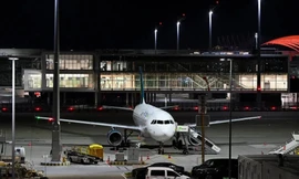 Drone xâm nhập sân bay, gần 3.000 khách mắc kẹt