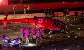 Rụng tim vì trực thăng rơi ngay cạnh