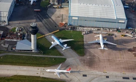 Máy bay hạ cánh khẩn cấp vì hành khách đánh nhau 