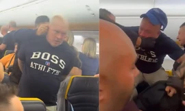 Máy bay hạ cánh khẩn cấp vì khách cố mở cửa thoát hiểm 