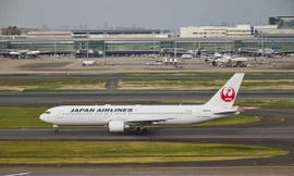 Hơn 600 khách bị chậm chuyến bay 18 tiếng vì lỗi phi công