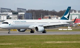 Quay lén dưới váy tiếp viên hàng không, nam hành khách bị bắt