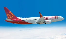 Hành khách cố xâm nhập buồng lái phi công