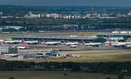 Vì sao Anh đột ngột đóng cửa không phận? 