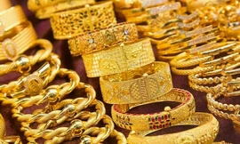 Người 'ôm vàng' đổ xô chốt lời 