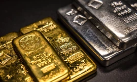 Giá vàng 'ăn theo' giá bạc 