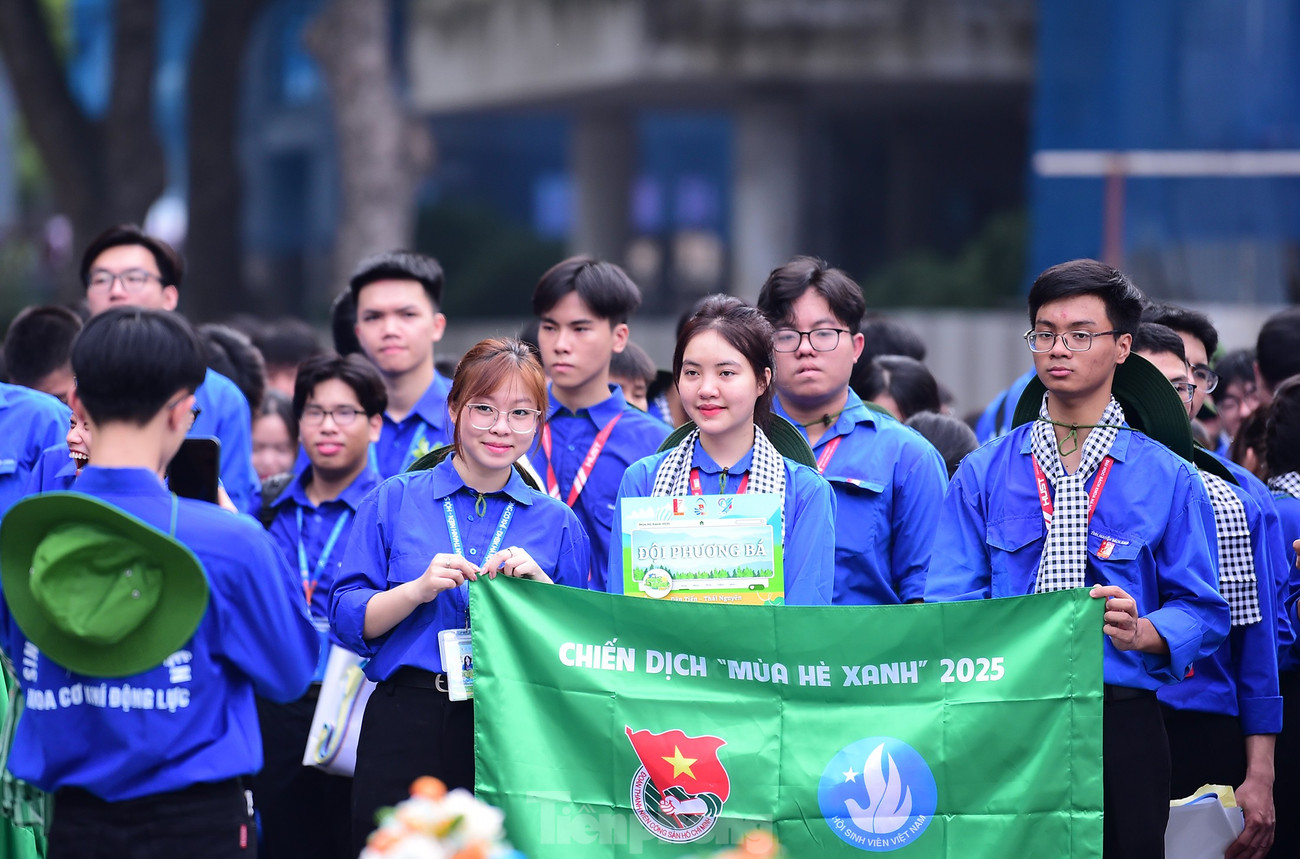 tp-sinhvientinhnguyen-muahexanh-hanoi19.jpg