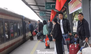 Tàu Tết hết chỗ ngày cao điểm