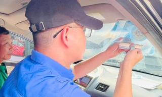 Đề xuất chuyển quy trình cấp đổi giấy phép, phù hiệu ô tô qua VNeID 