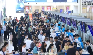 Khách đông kỷ lục, sân bay Nội Bài áp dụng công nghệ giảm ùn tắc