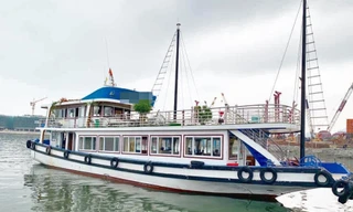 Các tàu, thuyền cần tránh đi vào khu vực nguy hiểm do ảnh hưởng của bão số 3. Ảnh: Lộc Liên.