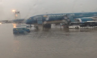 Sân bay Tuy Hòa 'tê liệt' vì mưa lũ