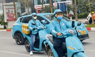 Bộ Xây dựng khuyến khích chuyển xe chạy xăng sang xe điện 