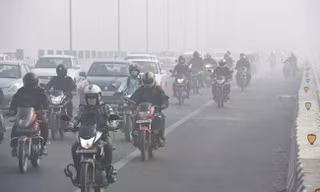 Thủ đô các nước cấm xe máy chạy xăng thế nào?