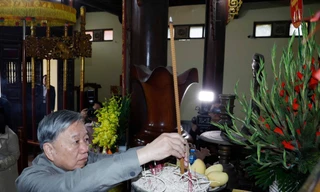 Tổng Bí thư Tô Lâm dâng hương tưởng niệm các lãnh đạo tiền bối của Đảng 